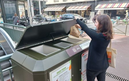 La ville de Levallois a installé trois poubelles partagées dédiées à la valorisation des déchets alimentaires. Une expérimentation avant l'entrée en vigueur de l'obligation de tri au 1er janvier 2024.